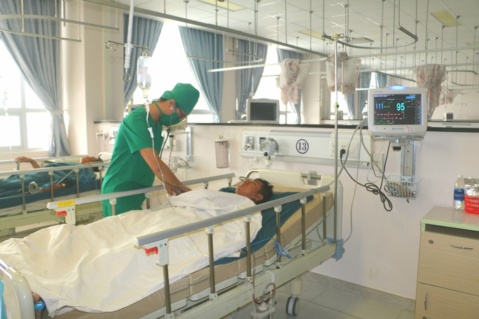 Bảo vệ bệnh viện tim mạch bị đâm gục tại chỗ - Ảnh 1. Bảo vệ bệnh viện tim mạch bị đâm gục tại chỗ - Ảnh 1.