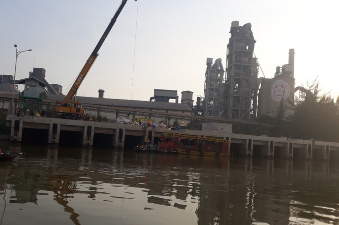 Vỡ đường ống dầu tại Công ty Xi-măng Chinfon Hải Phòng - Ảnh 1. Vỡ đường ống dầu tại Công ty Xi-măng Chinfon Hải Phòng - Ảnh 1.
