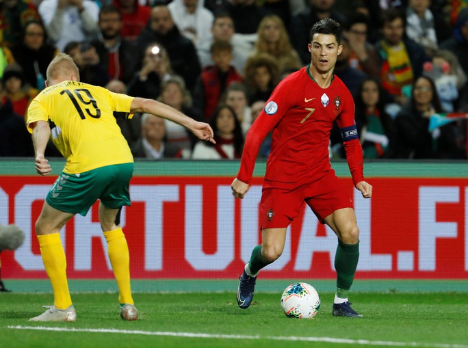 Ronaldo lập hat-trick giúp Bồ Đào Nha đè bẹp Lithuania - Ảnh 3.