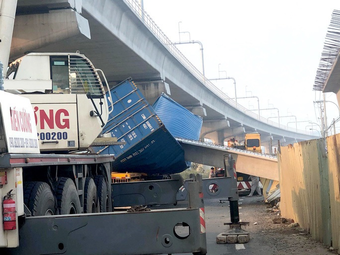 Vụ sập cầu bộ hành Suối Tiên: Cần có địa chỉ trách nhiệm! - Ảnh 1.