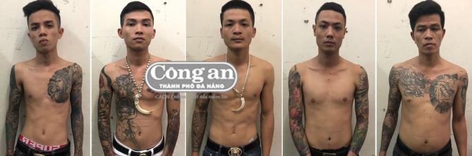 Giang hồ xăm trổ dàn quân lấy số vì 1 hotgirl quán karaoke - Ảnh 1. Giang hồ xăm trổ dàn quân lấy số vì 1 hotgirl quán karaoke - Ảnh 1.