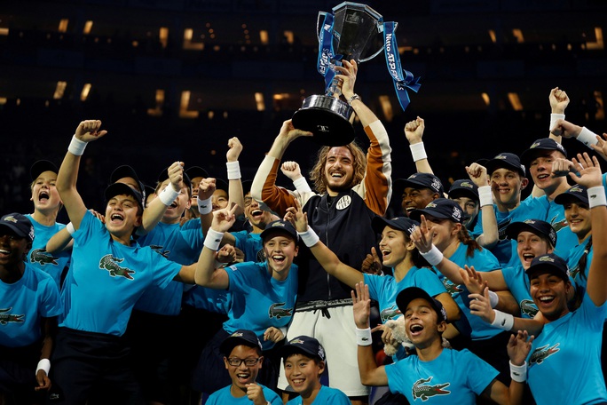 Clip Tsitsipas lần đầu dự giải và đăng quang ATP Finals 2019 - Ảnh 7.