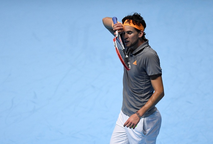 Clip Tsitsipas lần đầu dự giải và đăng quang ATP Finals 2019 - Ảnh 2.