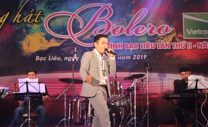 Hoài Linh giành giải nhất Hội thi “Tiếng hát Bolero” khu vực ĐBSCL - Ảnh 4.