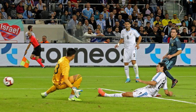 Suarez và Messi lập công nghẹt thở ở siêu kinh điển River Plate - Ảnh 3.