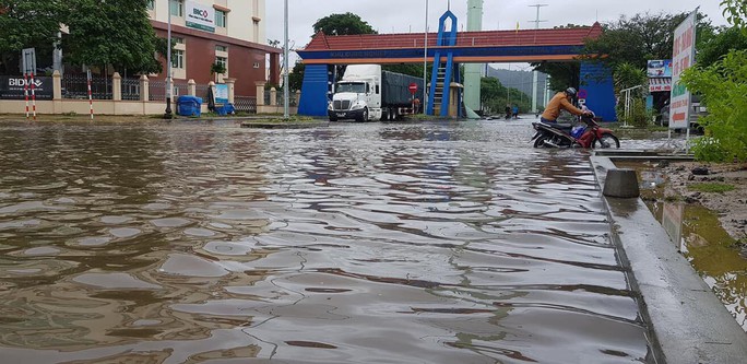 Mưa lớn ở Đà Nẵng, nhiều tuyến đường ngập nước - Ảnh 6.