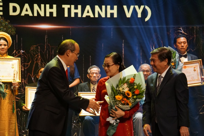 77 nghệ sĩ được TP HCM thưởng thêm trong lễ vinh danh - Ảnh 21.
