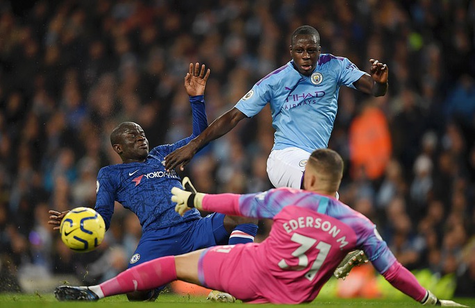 Man City hạ đẹp Chelsea, Sterling lập kỷ lục bị VAR hành - Ảnh 1.