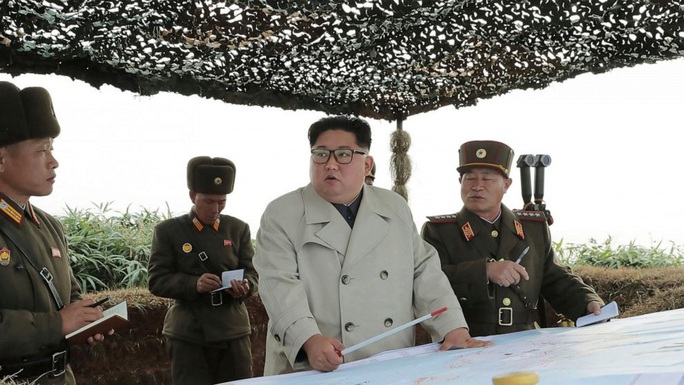 Ông Kim Jong-un ra đảo, cho quân đội nã pháo - Ảnh 1.