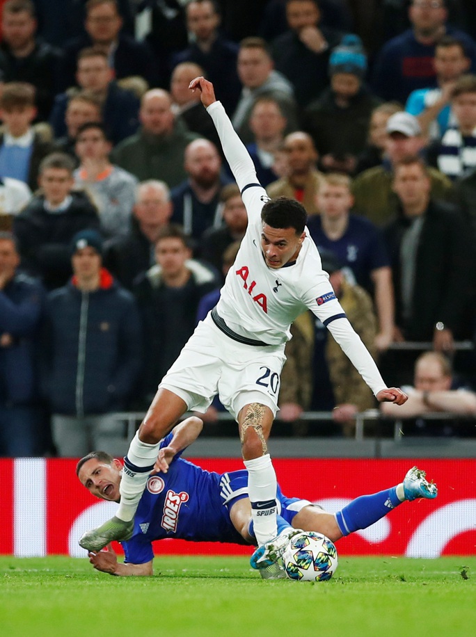 Tottenham bùng nổ với Mourinho, vượt vòng bảng Champions League  - Ảnh 6.