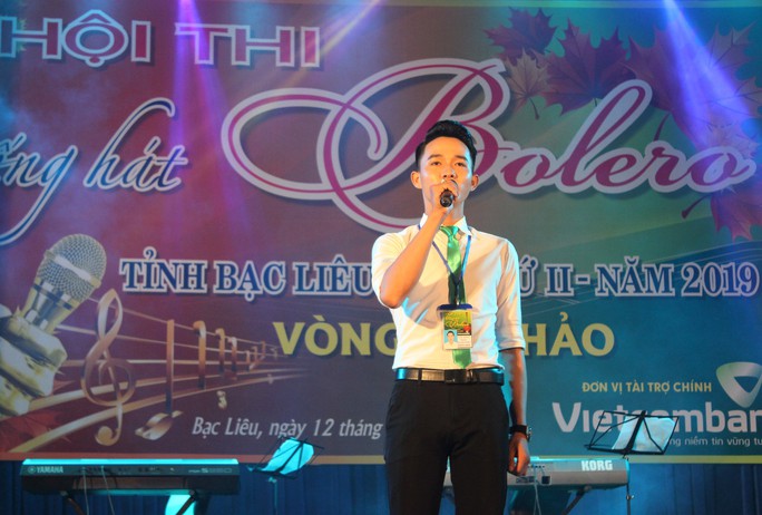 Cụ ông 91 tuổi hát rất ngọt tại Hội thi Tiếng hát Bolero tỉnh Bạc Liêu - Ảnh 2.
