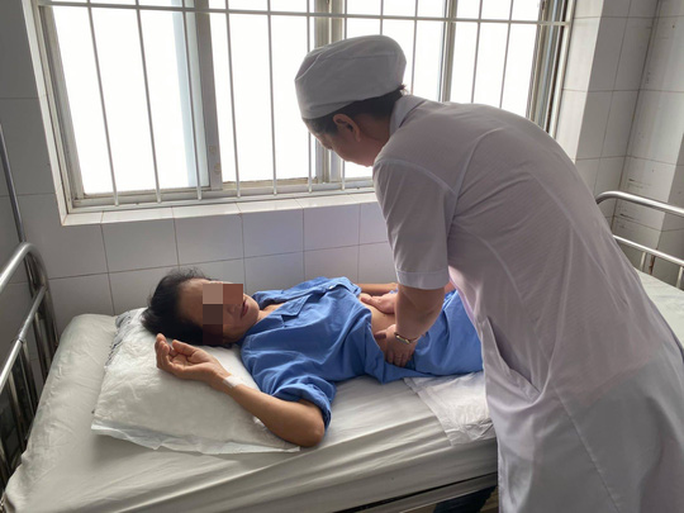 5 phút cứu sống bệnh nhân nôn 1 lít máu đỏ tươi bằng kỹ thuật mới - Ảnh 3. 5 phút cứu sống bệnh nhân nôn 1 lít máu đỏ tươi bằng kỹ thuật mới - Ảnh 3.