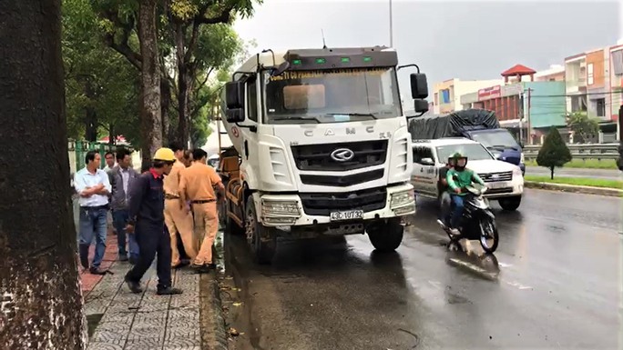 Va chạm với xe bồn, 2 phụ nữ thương vong - Ảnh 2. Va chạm với xe bồn, 2 phụ nữ thương vong - Ảnh 2.
