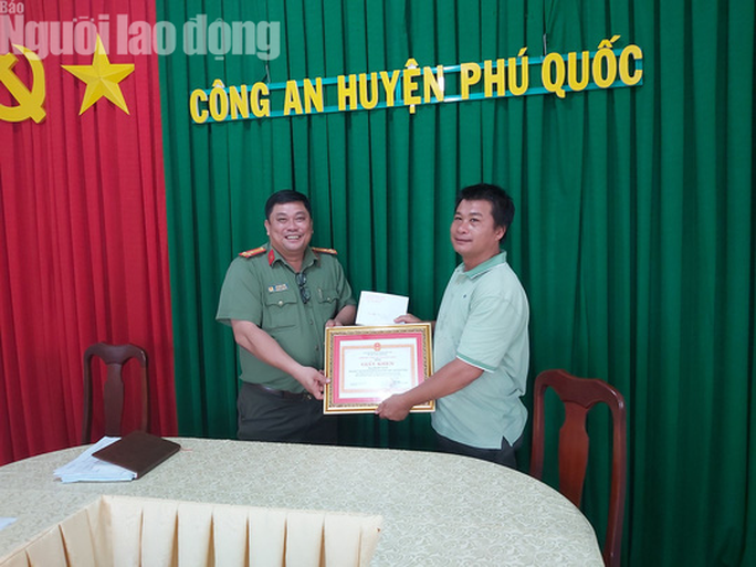 Người hùng liều mình bắt tội phạm ở Phú Quốc được tặng bằng khen - Ảnh 1.