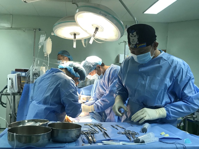 Lần đầu tiên tại ĐBSCL phẫu thuật thành công 3 bệnh nhân bắc cầu động mạch vành - Ảnh 1.