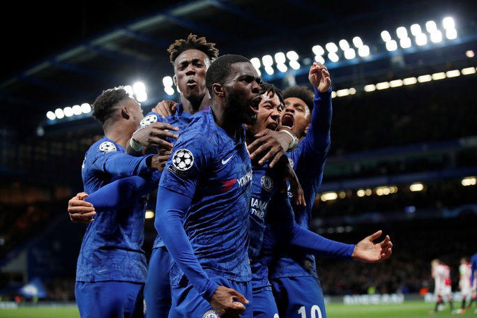 Sao trẻ Abraham quyết ghi bàn, Chelsea mơ soán ngôi Man City - Ảnh 1.