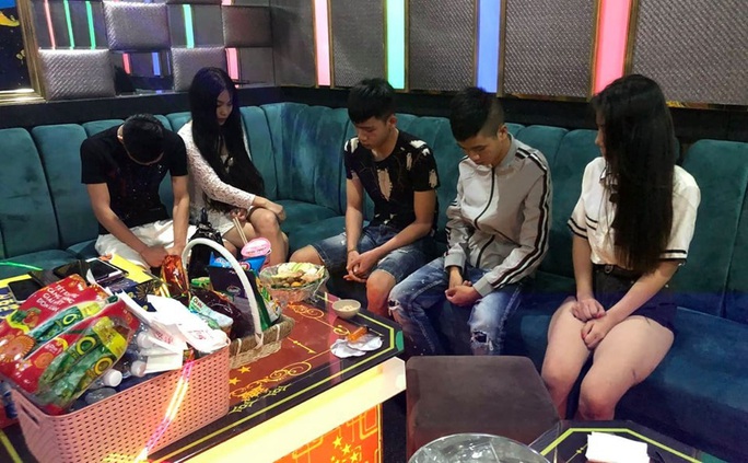 Quảng Nam: 22 nam nữ phê ma túy trong karaoke LASVEGAS - Ảnh 1.