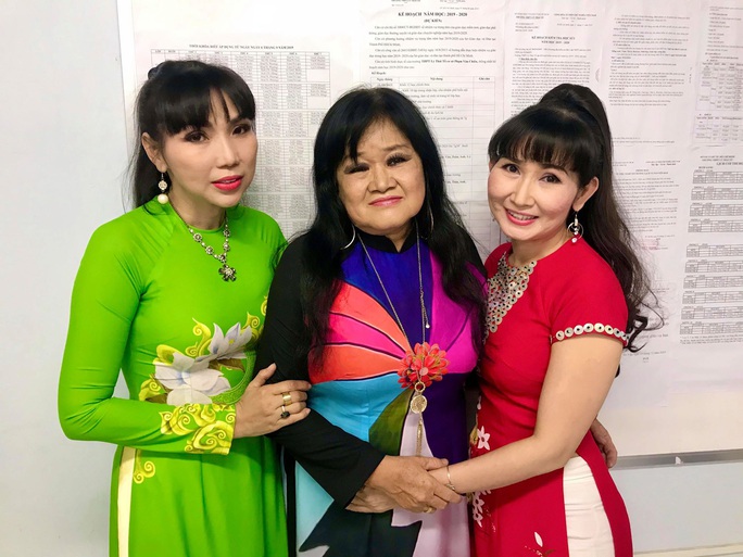 Nghệ sĩ Thanh Hằng xúc động vì học sinh yêu dân ca - Ảnh 6. Nghệ sĩ Thanh Hằng xúc động vì học sinh yêu dân ca - Ảnh 6.