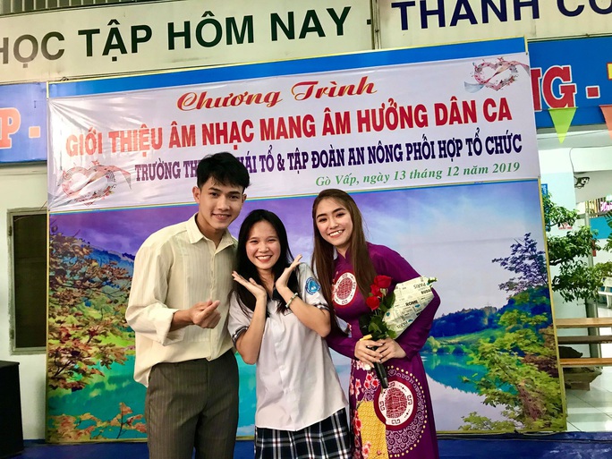 Nghệ sĩ Thanh Hằng xúc động vì học sinh yêu dân ca - Ảnh 8. Nghệ sĩ Thanh Hằng xúc động vì học sinh yêu dân ca - Ảnh 8.