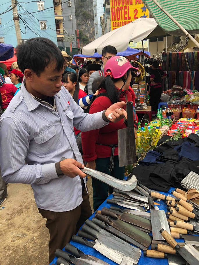 Đến Hà Giang khám phá vẻ đẹp đầy sắc màu của chợ phiên Đồng Văn - Ảnh 10.