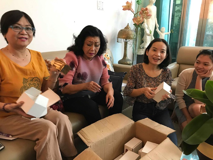 NSND Kim Cương Dù thế nào cũng phải lo cái tết nghệ sĩ đằm ấm - Ảnh 3. NSND Kim Cương Dù thế nào cũng phải lo cái tết nghệ sĩ đằm ấm - Ảnh 3.