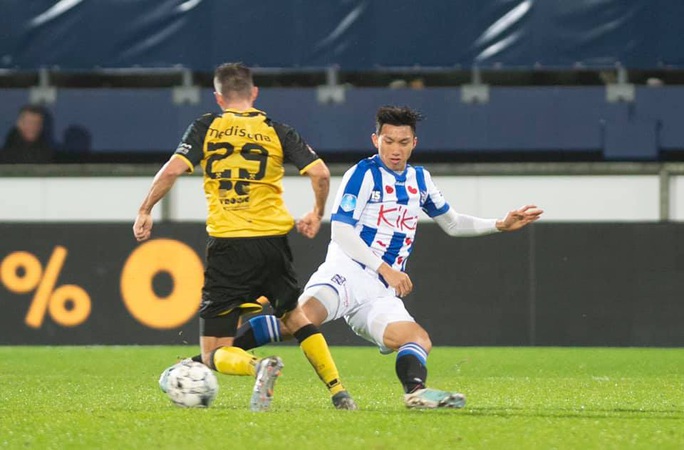 Văn Hậu đã được thi đấu cho Heerenveen: Đá 4 phút cuối, nhận 1 thẻ vàng - Ảnh 2.