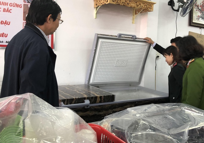 Chuyên gia hướng dẫn cách xử lý độc thực phẩm dịp cuối năm - Ảnh 1. Chuyên gia hướng dẫn cách xử lý độc thực phẩm dịp cuối năm - Ảnh 1.
