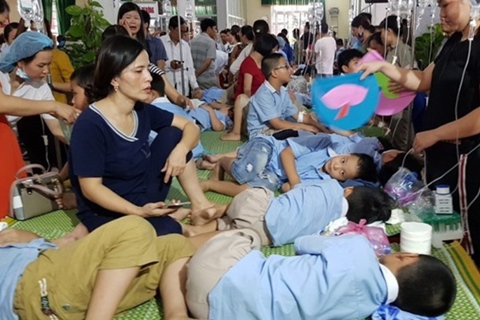 Chuyên gia hướng dẫn cách xử lý độc thực phẩm dịp cuối năm - Ảnh 2. Chuyên gia hướng dẫn cách xử lý độc thực phẩm dịp cuối năm - Ảnh 2.