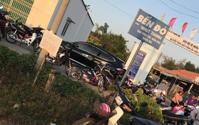 Ôtô từ phà rơi xuống sông, một người chết kẹt trong xe - Ảnh 1.