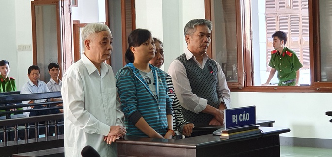 Cựu chánh án bị buộc tội tham ô: Tôi rất xấu hổ khi ngồi đây - Ảnh 3.
