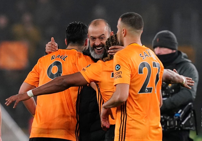 Wolverhampton ngược dòng đẳng cấp, Man City thua tê tái ở Molineux - Ảnh 9.