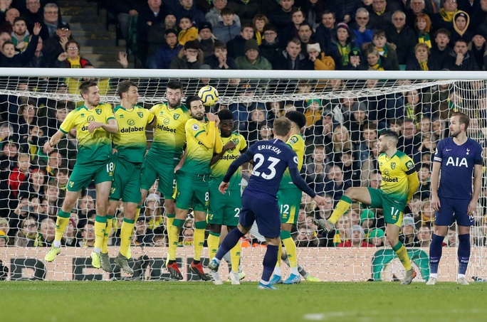 Thoát hiểm nghẹt thở tại Carrow Road, Tottenham lỡ bước vào top 4 - Ảnh 4.