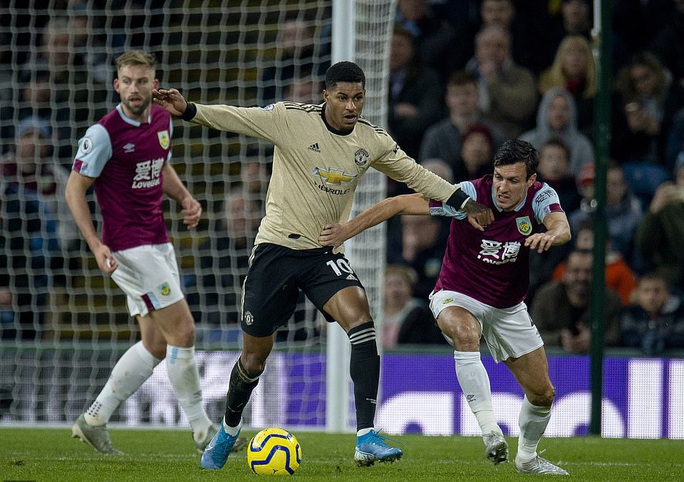 Chủ nhà Burnley tặng quà, Man United vào Top 5 - Ảnh 2.