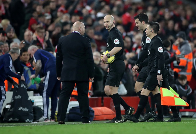 Ngoại hạng Anh sốc nặng khi VAR giải cứu Liverpool - Ảnh 7.
