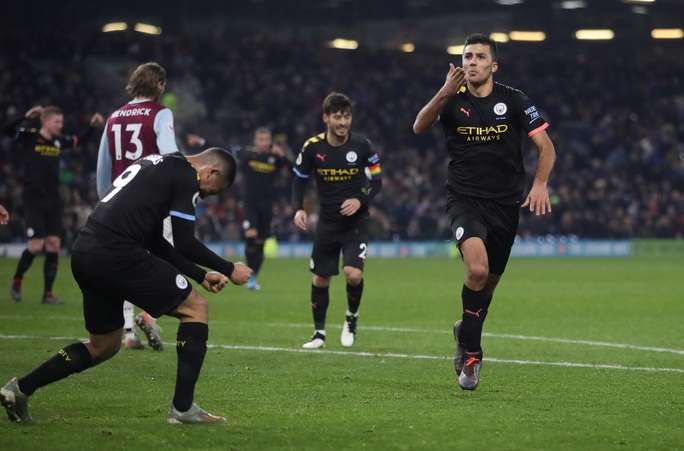 Tân binh góp công siêu phẩm, Man City trở lại ngôi nhì Ngoại hạng - Ảnh 7.