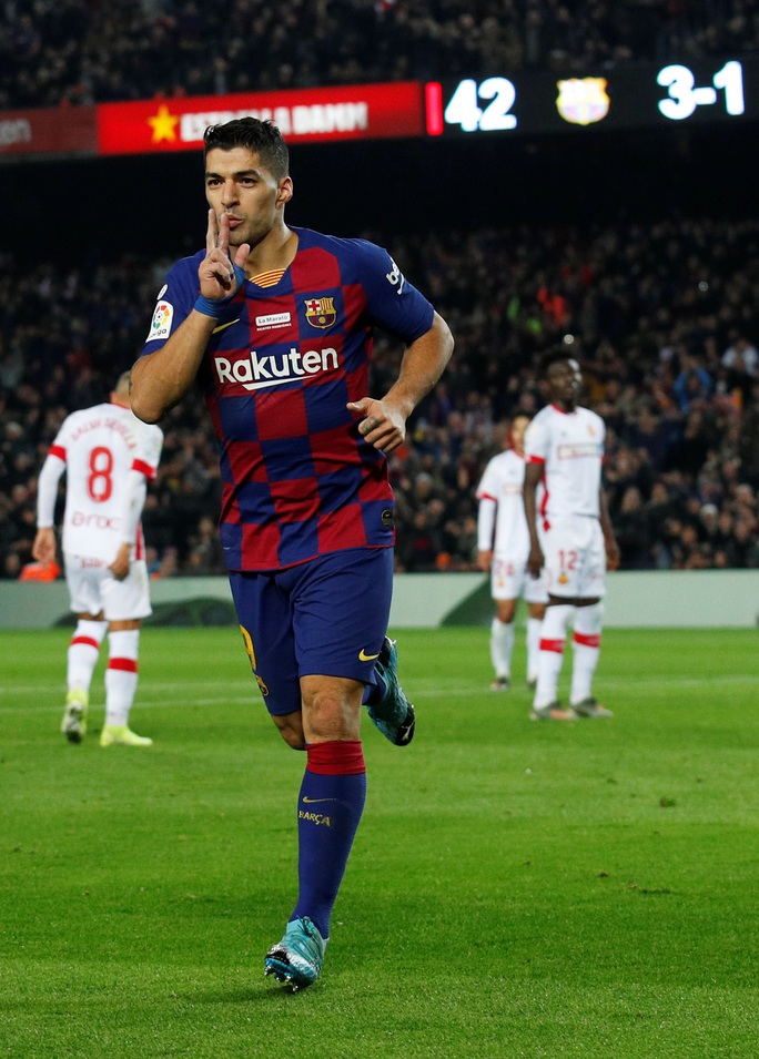 Messi nâng Quả bóng vàng, lập siêu phẩm hat-trick ở Nou Camp - Ảnh 8.