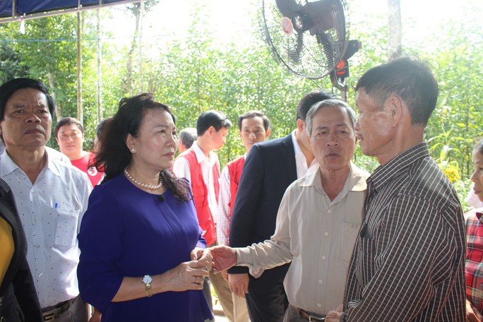 6 học sinh chết đuối: Bộ GD-ĐT, LĐLĐ Quảng Nam thăm hỏi gia đình các nạn nhân - Ảnh 1.