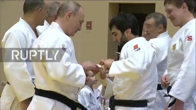 Chân dung nữ võ sĩ Judo hạ đo ván ông Putin  - Ảnh 7.