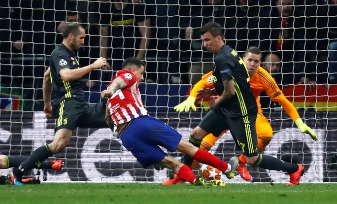 Ronaldo trắng tay ngày về Madrid, Juventus lâm nguy - Ảnh 5.