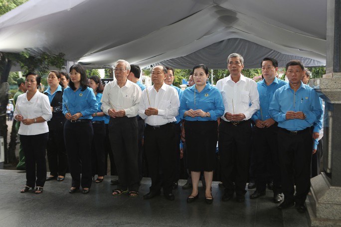 LĐLĐ TP HCM viếng lễ tang Phó Chủ tịch UBND TP Nguyễn Thị Thu - Ảnh 1.