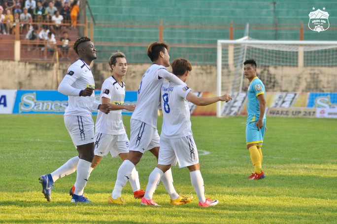 Tuấn Anh trở lại, Văn Toàn tỏa sáng, HAGL thắng đậm ngày khai mạc V-League - Ảnh 2.