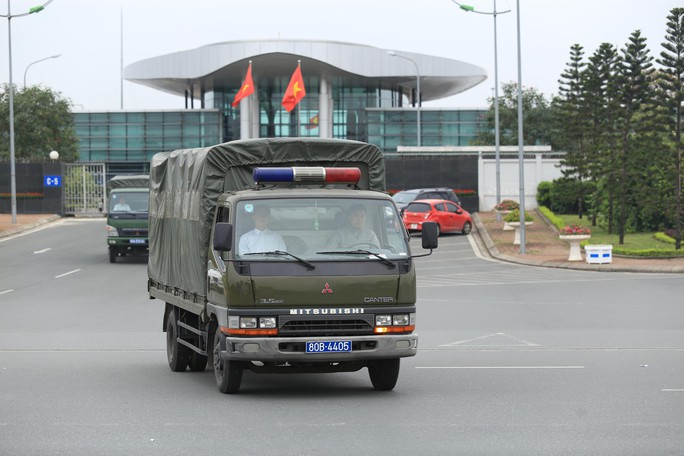 Đoàn xe rời Nội Bài về trung tâm Hà Nội sau khi máy bay Air Koryo của Triều Tiên hạ cánh - Ảnh 9.