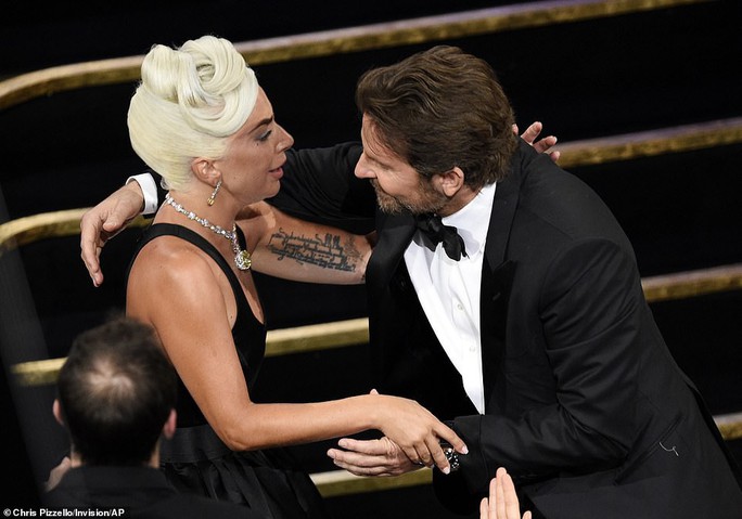 Lady Gaga và Bradley Cooper vướng nghi án phim giả tình thật - Ảnh 7.