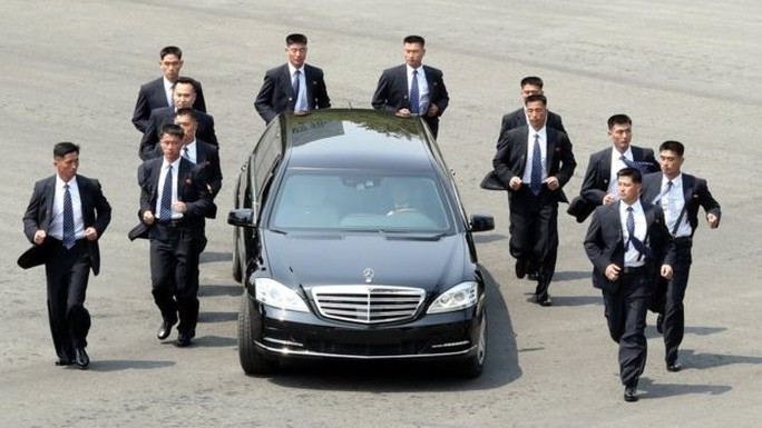 Hơn 100 cận vệ tháp tùng ông Kim Jong-un tới Việt Nam - Ảnh 3.