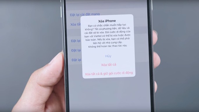Tranh cãi việc mất eSIM khi reset iPhone tại Việt Nam - Ảnh 2.