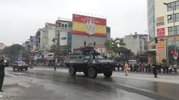 Xe bọc thép đặc chủng bảo vệ Chủ tịch Kim Jong-un từ Đồng Đăng về Hà Nội - Ảnh 7.