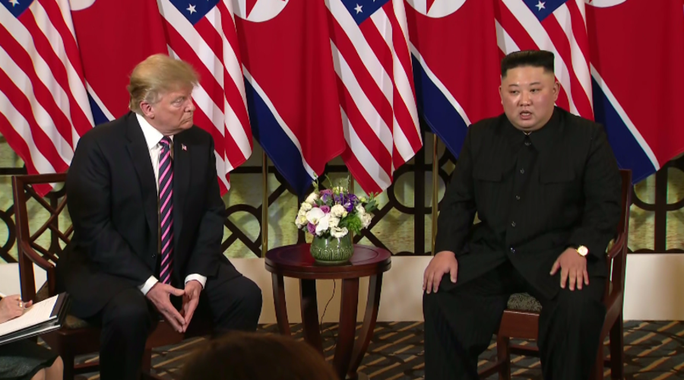 Hội ngộ tại Hà Nội: Hai ông Trump và Kim bắt tay thân tình, trò chuyện cởi mở - Ảnh 7.