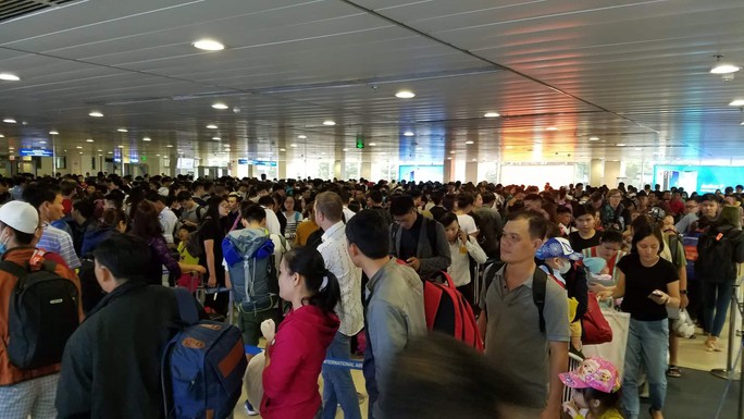 Gần 90 chuyến bay trễ giờ mỗi ngày tại Tân Sơn Nhất cao điểm Tết - Ảnh 1.