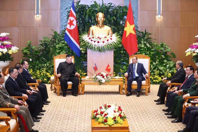 Cận cảnh Thủ tướng Nguyễn Xuân Phúc tiếp Chủ tịch Kim Jong-un - Ảnh 10.
