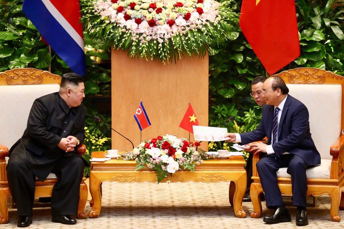 Cận cảnh Thủ tướng Nguyễn Xuân Phúc tiếp Chủ tịch Kim Jong-un - Ảnh 11.